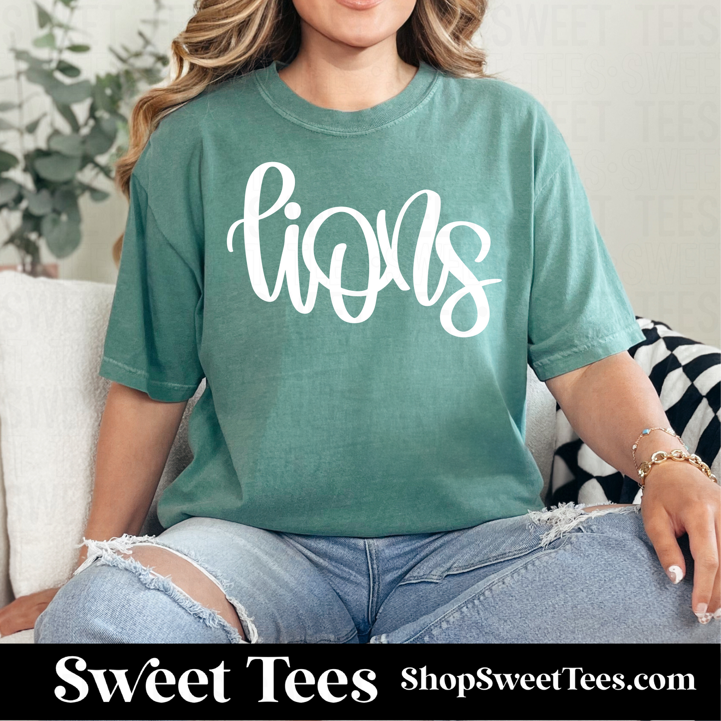 Lions Hand Script 400 tee - Comfort Colors