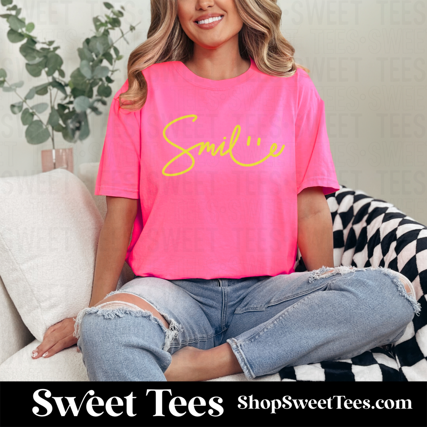 Smile tee - Neon Pink