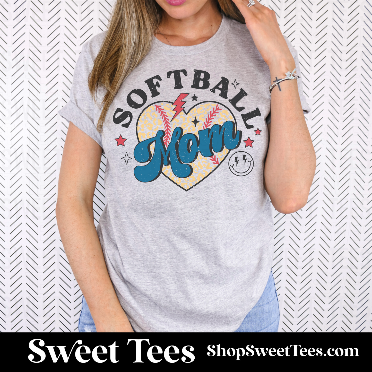 Softball Mom Retro Heart tee