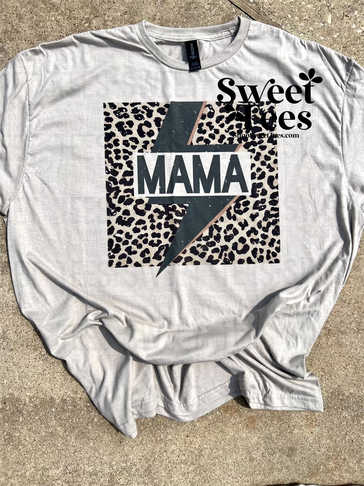 Mama Leopard Bolt tee