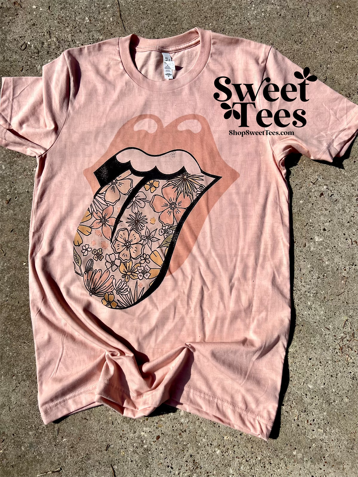 Floral Tongue tee - peach