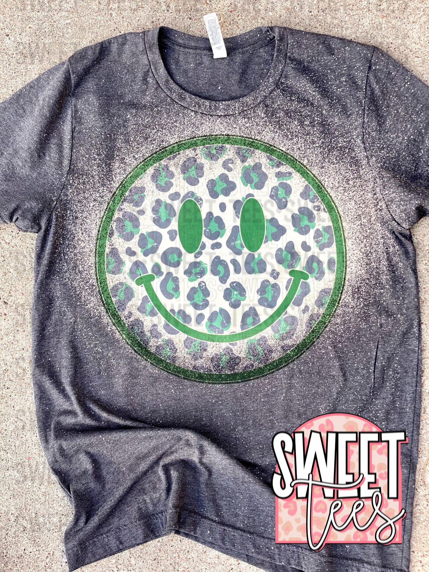 Green Leopard Smile Face tee