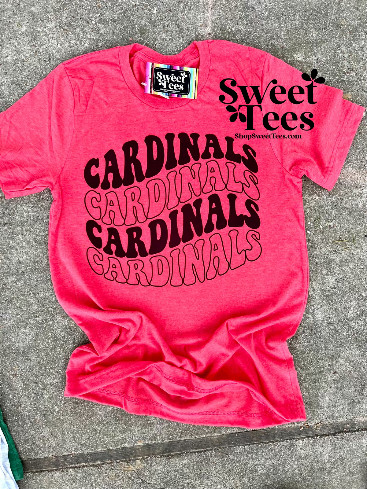 Cardinals Bulge Wave tee