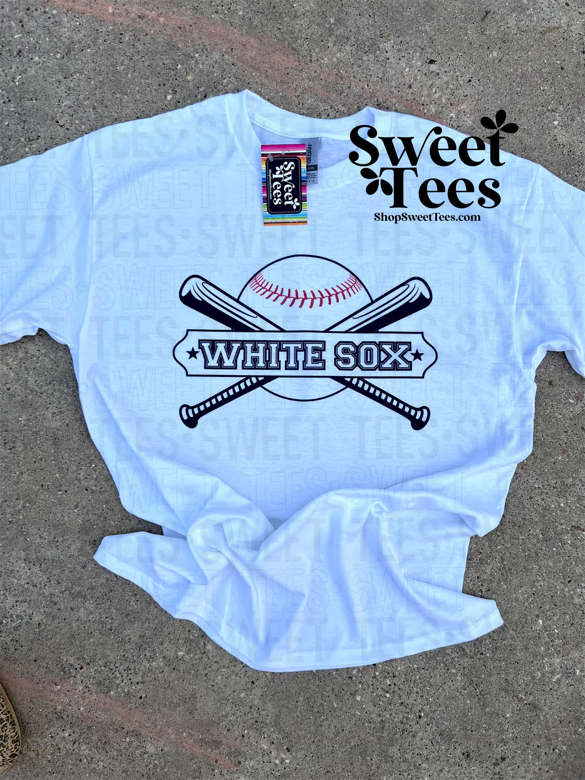 White Sox Cross Bats tee