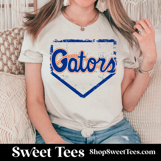 Gators Distress Plate tee