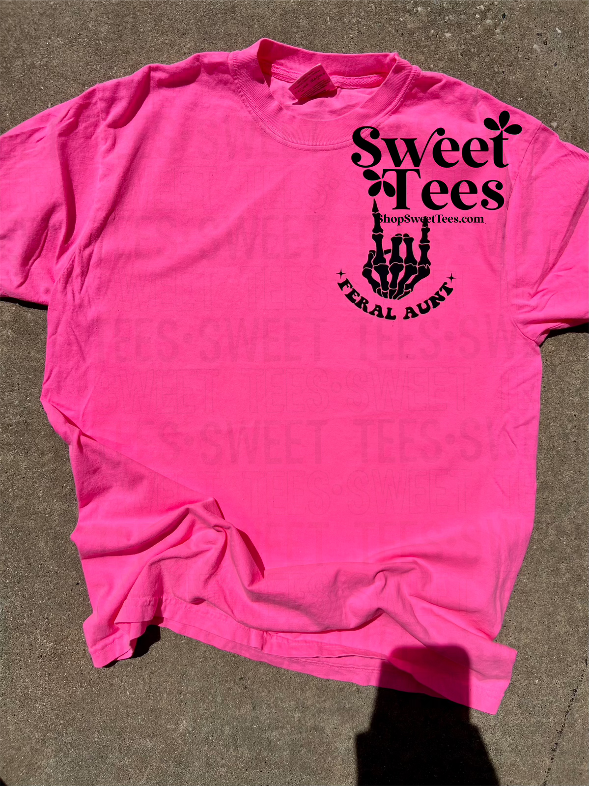 Somebody's Feral Aunt tee