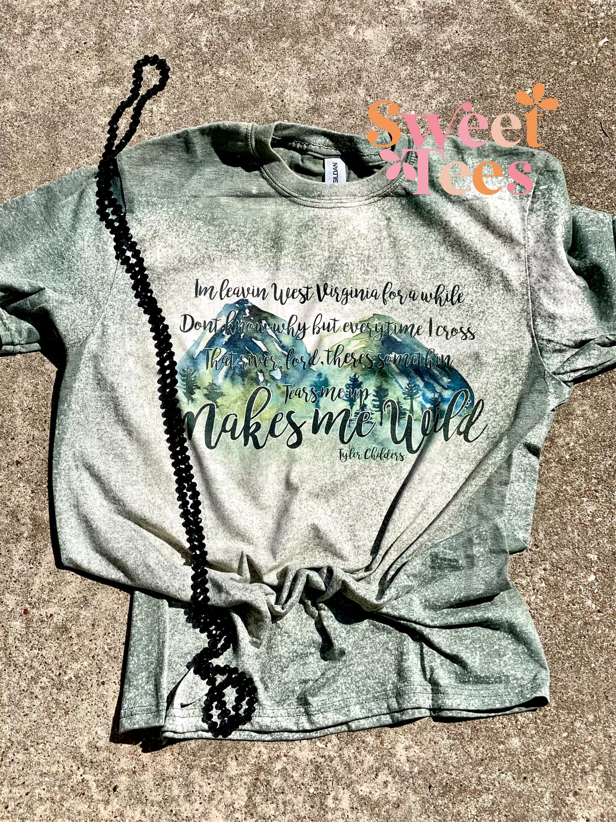 Makes me wild tee