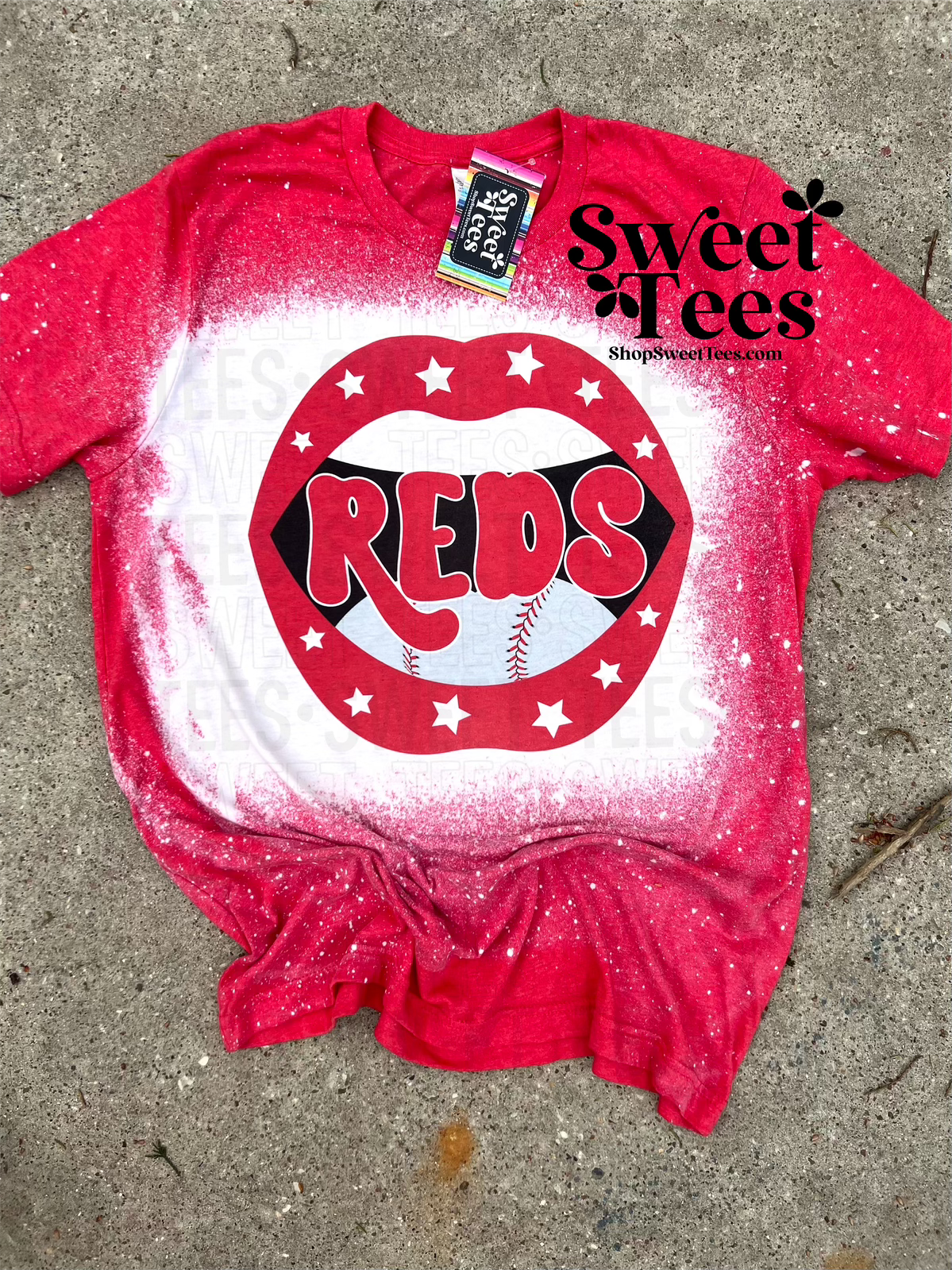 Reds Team Mouth tee